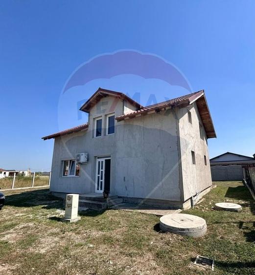 Casa  de vanzare la gri cu 4 camere,teren 552mp in Les - 1