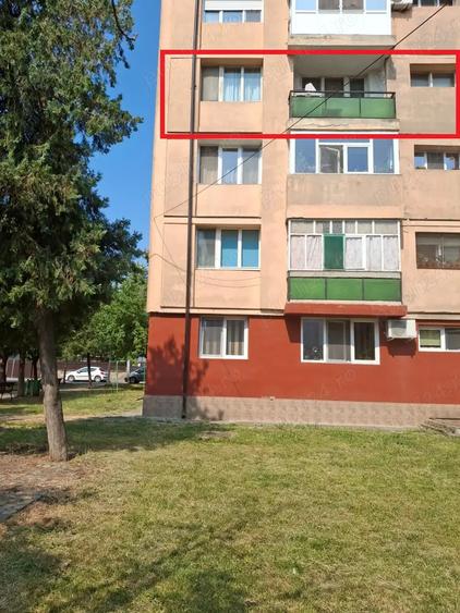 Vand apartament 2 camere Etaj 3 - 8