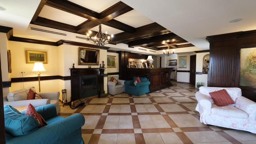 Vanzare hotel in zona superba de munte cu priveliste incredibila din camere - 27