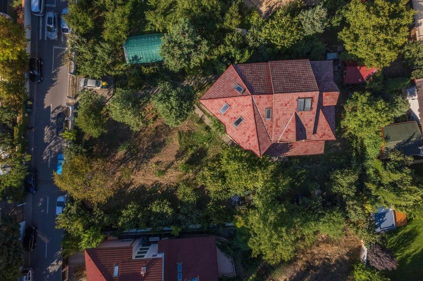 PROPRIETATE UNICA: 1.618 MP TEREN  IN PIPERA, CU VILA SOLIDA SI GRADINA SUPERBA - 2