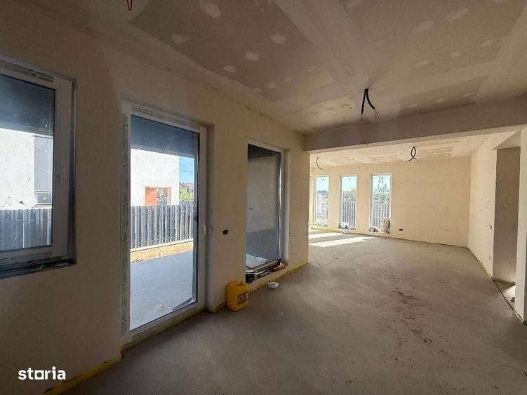 Casă cu 4 camere cu Teren 250 Mp în Central