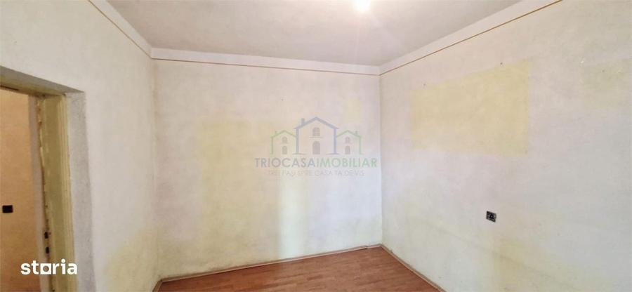 Casa Bradesti , teren intravilan 7952 mp , deschidere 33 m la DE 70 - 2