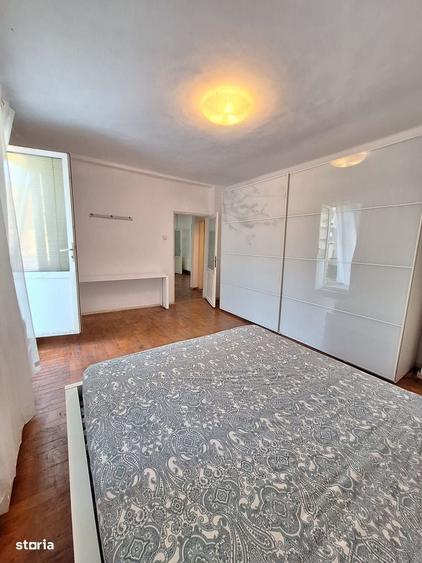 Apartament cu 3 camere în Rosetti