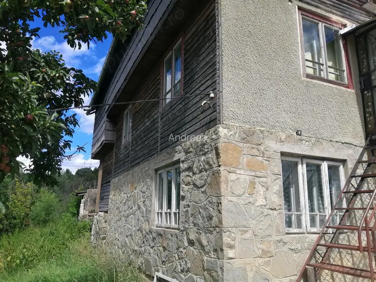 Casa ?i teren in Secaria Casa ?i teren in Secaria