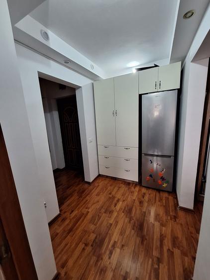 Inchiriez apartament 3 camere! - 8