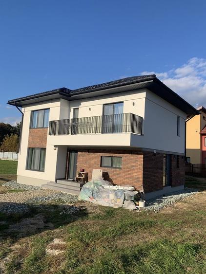 Casă cu 4 camere în Central
