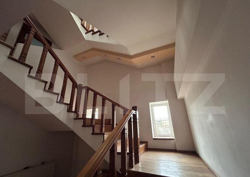 Casa cu 7 camere, 4 bai, 330 mp, 900 mp curte, zona Ford - 2