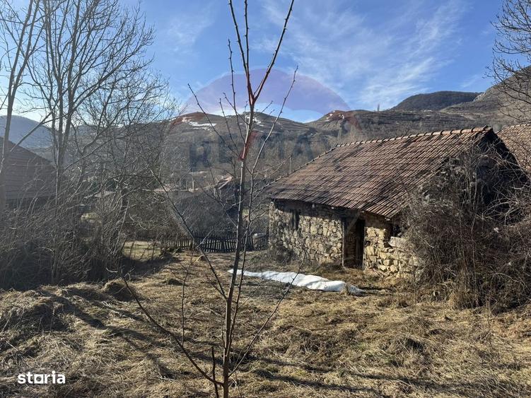 Casa din piatra la poalele Bedeleului Izvoarele, Alba - 10