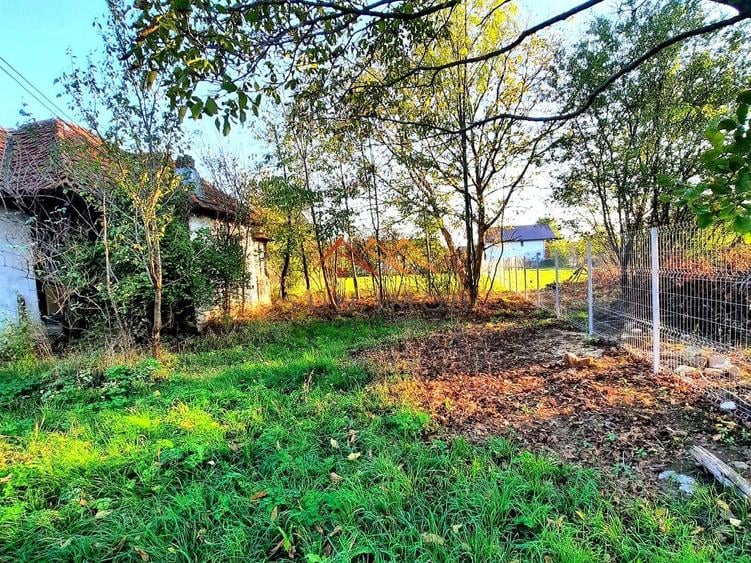 Teren Intravilan, central, perfect plat, 1212 m2, 38 euro m2 - 2