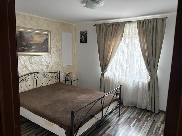 Vand/Schimb casa Buhusi 4 camere, 195 mp | Accept ap. 2 camere + diferenta - 4