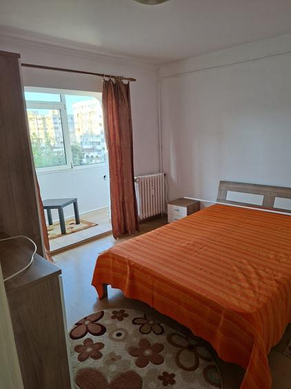 Apartament cu 2 camere decomandat în Trocadero