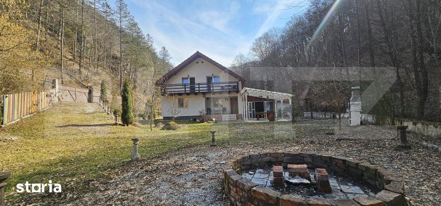 Casă cu 4 camere cu Teren 750 Mp în Central