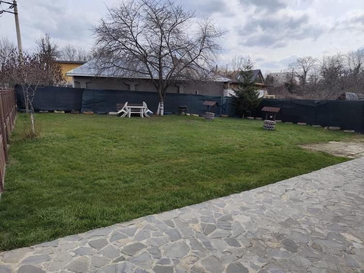 Casă individuală cu 3 camere cu Canalizare în Central