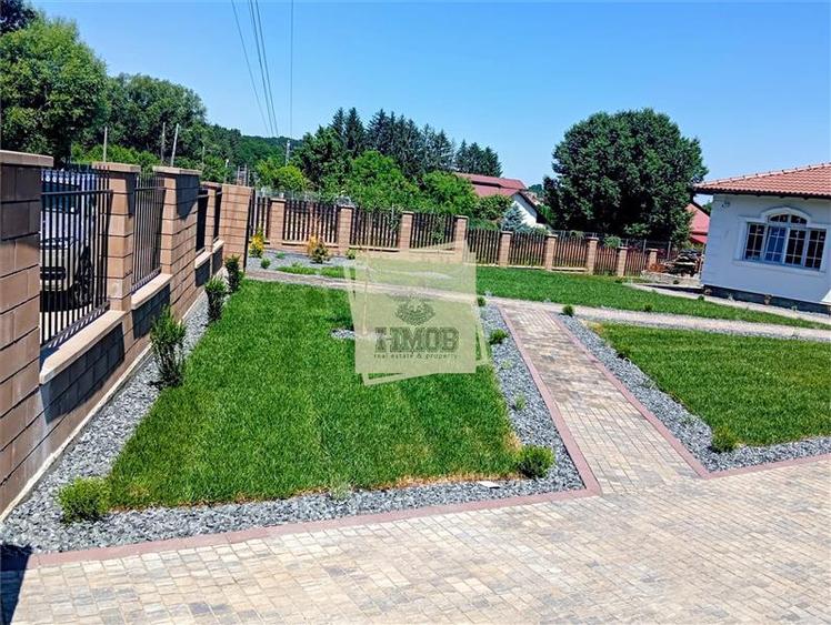 Casă individuală cu 5 camere cu Teren 800 Mp în Exterior Sud