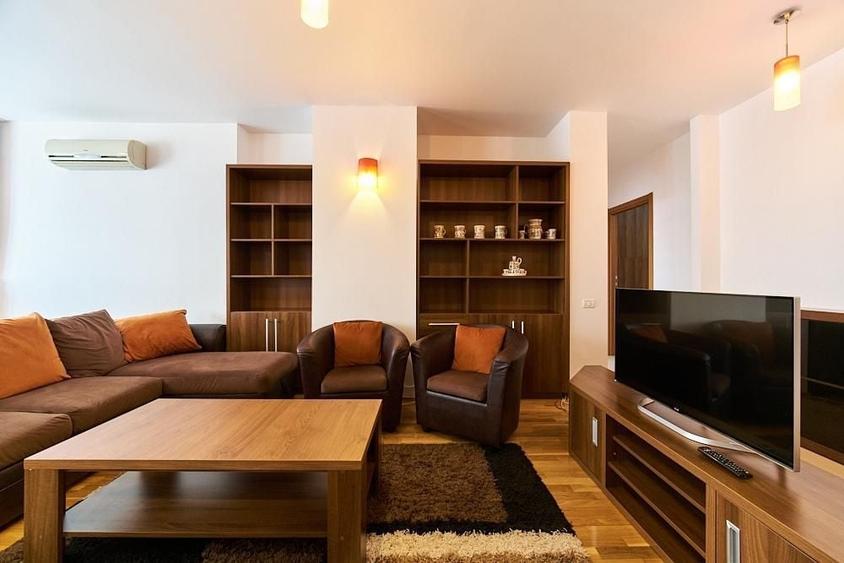 Apartament cu 3 camere, mobilat în Unirii