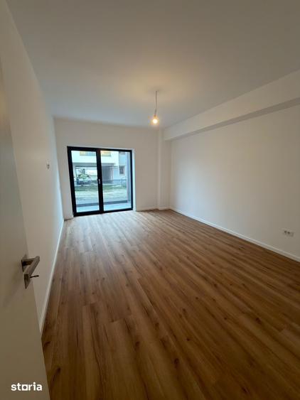Apartament cu 3 camere decomandat în Tractorul