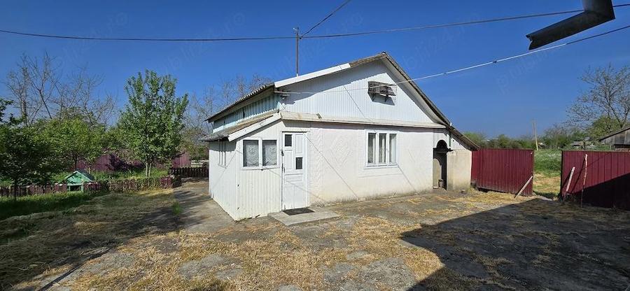 casa de vanzare in Carasa - 1