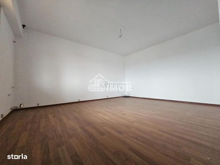 Spațiu comercial, de 380 mp, în Izvoarele