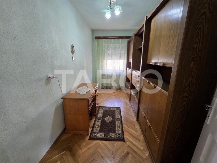 Casă individuală cu 4 camere cu Canalizare în Lupeni