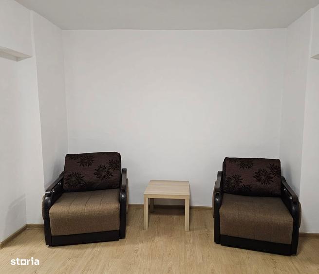 Apartament cu 2 camere semidecomandat în Tei