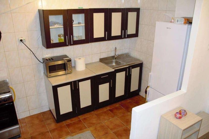 Apartament cu 2 camere semidecomandat, mobilat în Panduri