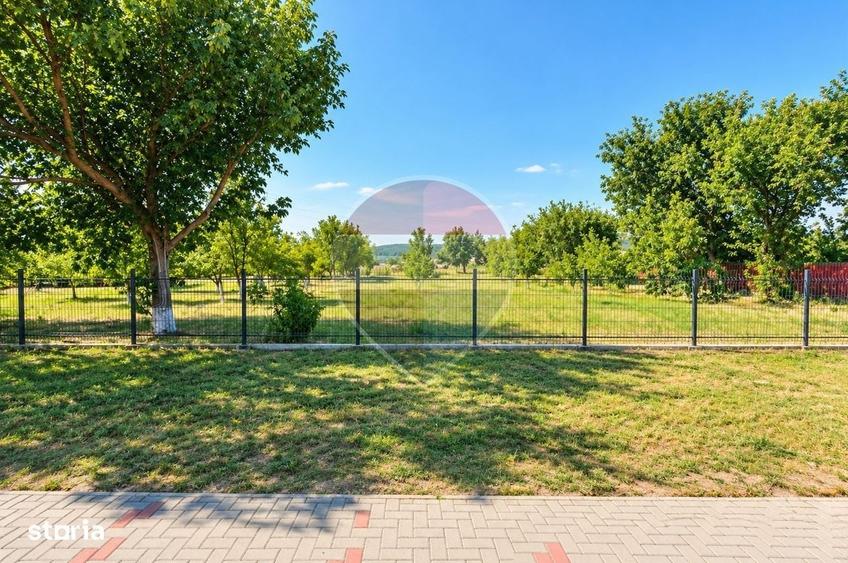 Spațiu comercial, de 400 mp, în Valea Nacului
