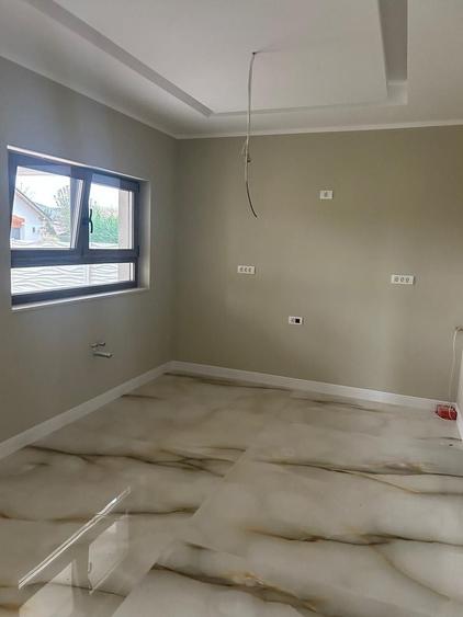Casă individuală cu 6 camere decomandat cu Canalizare în Girocului