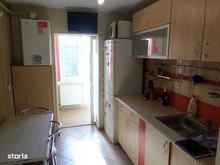 Apartament cu 3 camere decomandat în Mihai Bravu