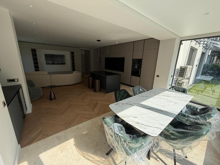 Apartament cu 4 camere decomandat, mobilat în Central