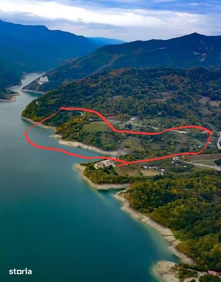 Teren de 73000 mp, în Siriu
