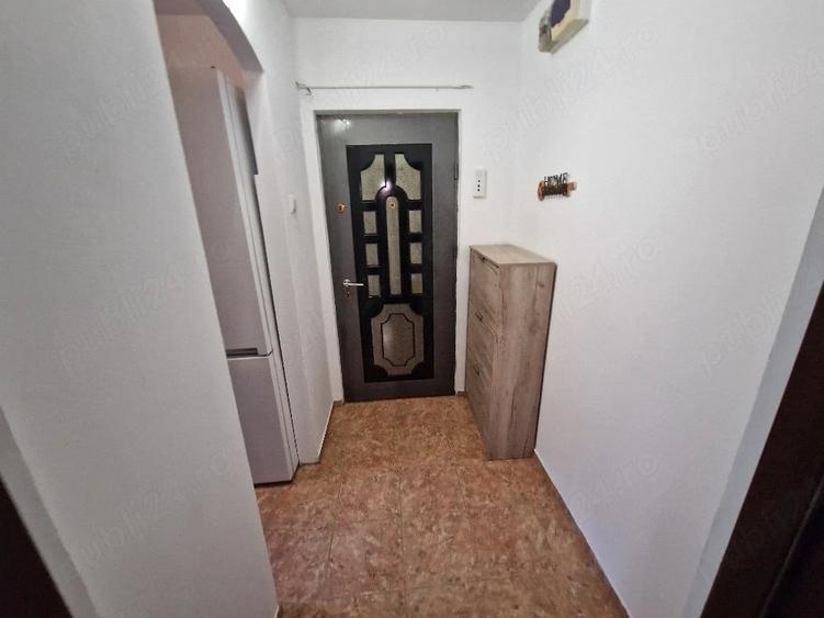 Apartament cu 3 camere semidecomandat în Bularga