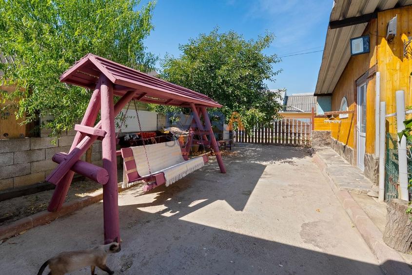 Casă individuală cu 6 camere cu Canalizare în Cotu Vameș