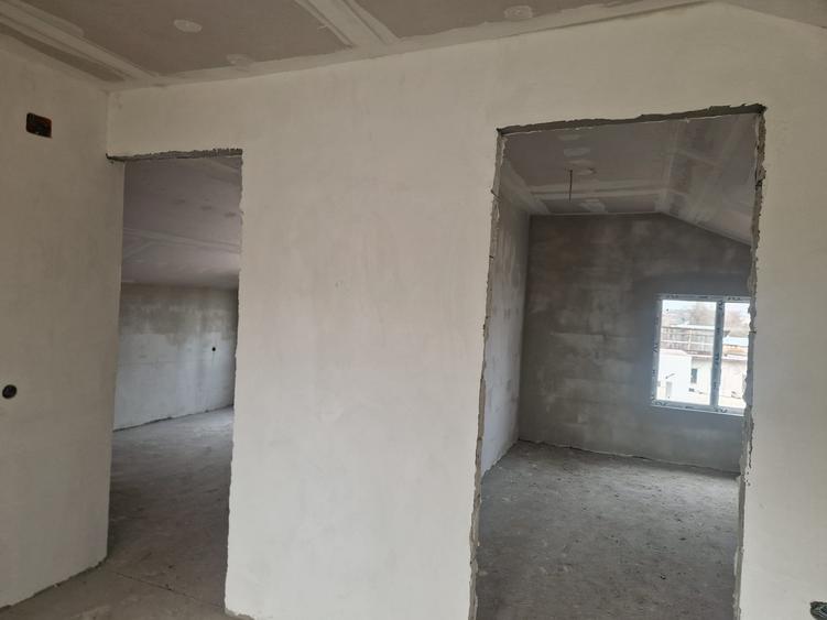 Agenție imobiliară vindem vilă  P+1 în  Lumina - 4