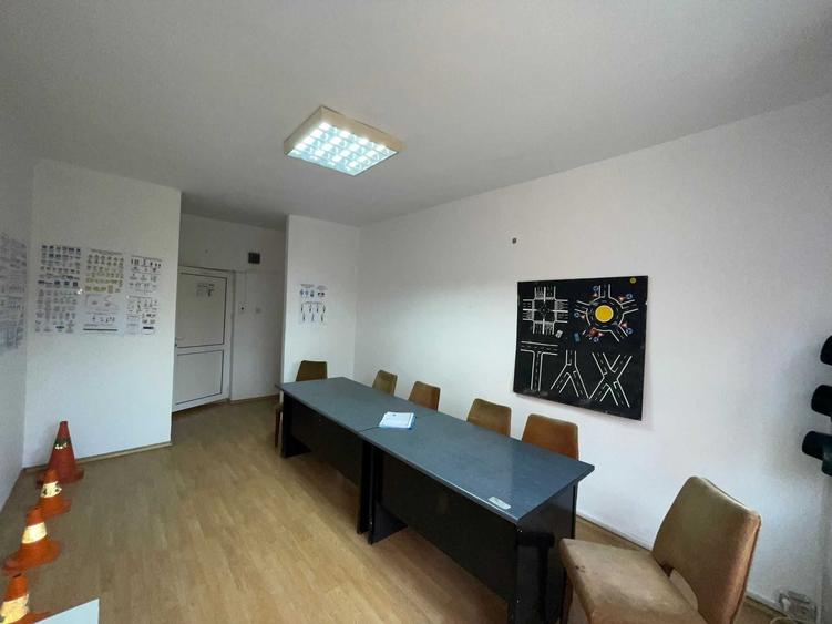 Spațiu comercial, de 21 mp, în Titan