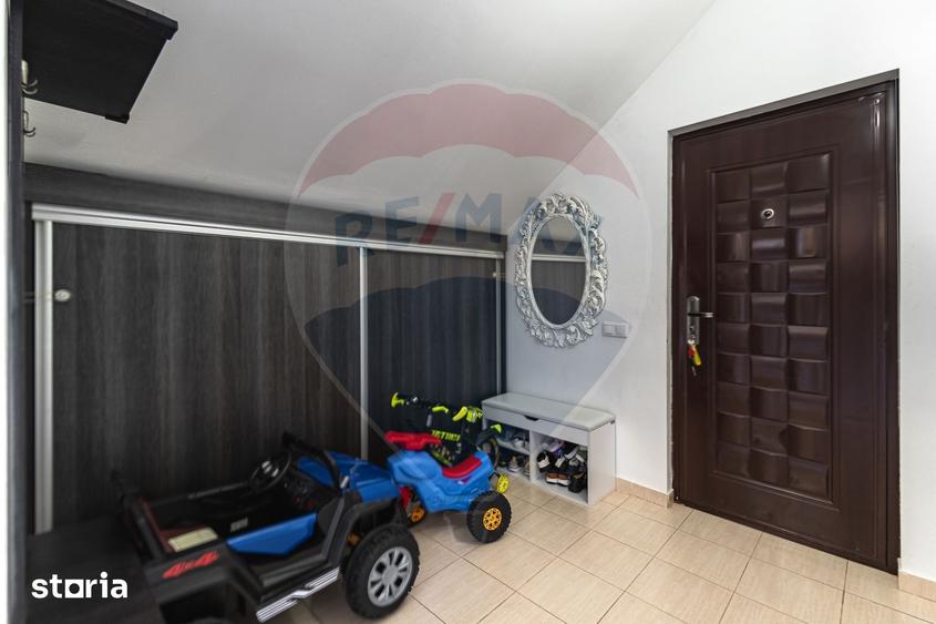 Apartament cu 3 camere decomandat, mobilat în Sânpetru