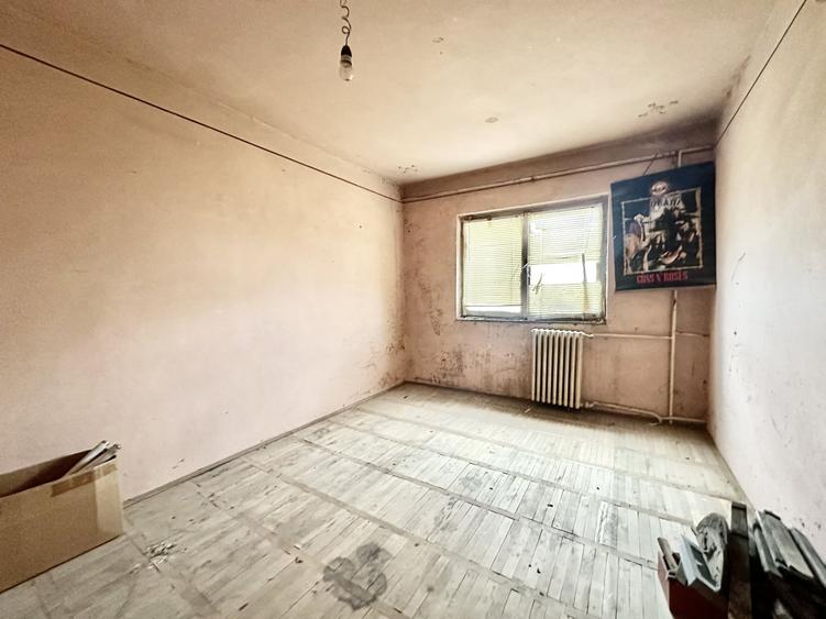 Apartament cu 3 camere decomandat în Soarelui