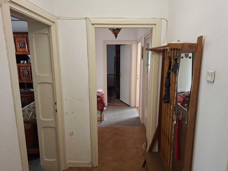 Apartament cu 3 camere decomandat în Est