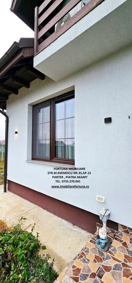 Casă cu 5 camere cu Teren 3600 Mp în Est