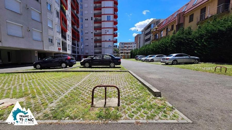 Parcare privata, ingradita, la blocurile Ared din Micalaca - 1
