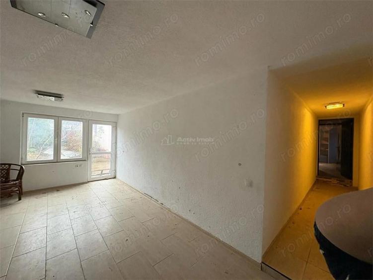 Bocsa Romana, Casa 8 Incaperi, Strada Principala. - 12