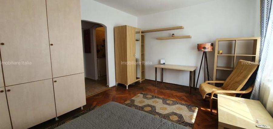 Garsoniera, zona P-ta Victorie- B-dul Iancu de Hunedoara, etj 3, bloc izolat, - 1