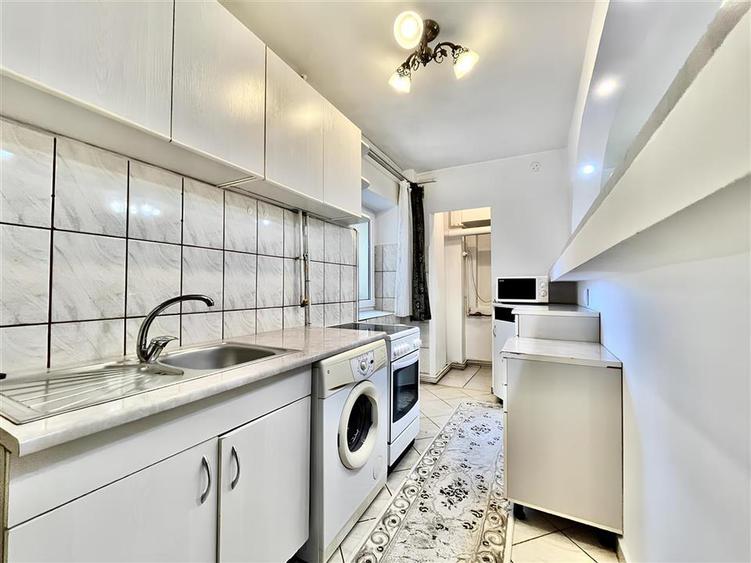 Garsoniera la Etaj Intermediar pe str De Mijloc - 5