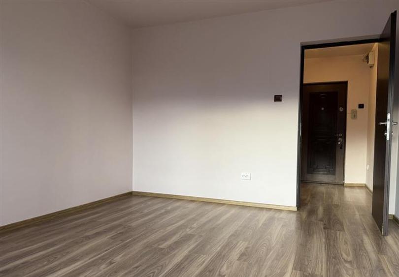 Decomandat la etaj 1, recent renovat zona Favorit - 3