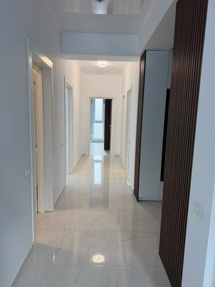 Apartament cu 4 camere decomandat în Sat Vacanță