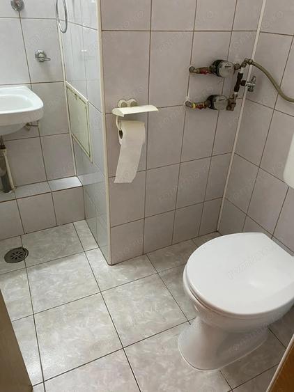 Inchiriez garsoniera cu contract ANAF, decomandata, situata in Drumul Sarii in bloc mixt de 4 etaje - 10