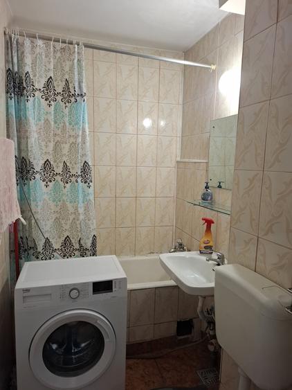 Titan, metrou Costin Georgian, etaj 7/10, libera - 6