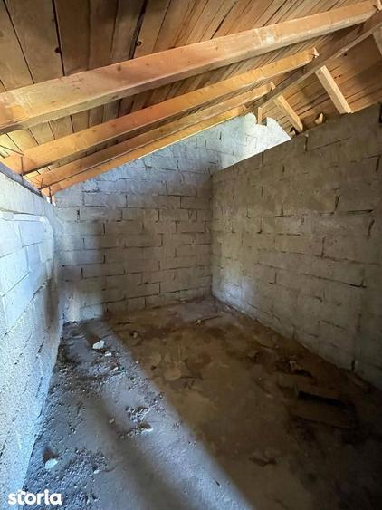 De vanzare Vila la rosu la 5 minute de Roman,cu teren de 250mp,45.000e - 1