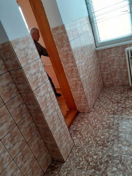 Vand garsoniera confort 1 etajul 4 ,30m2 strada Mihai Viteazul Radauti , Detalii la telefon - 3