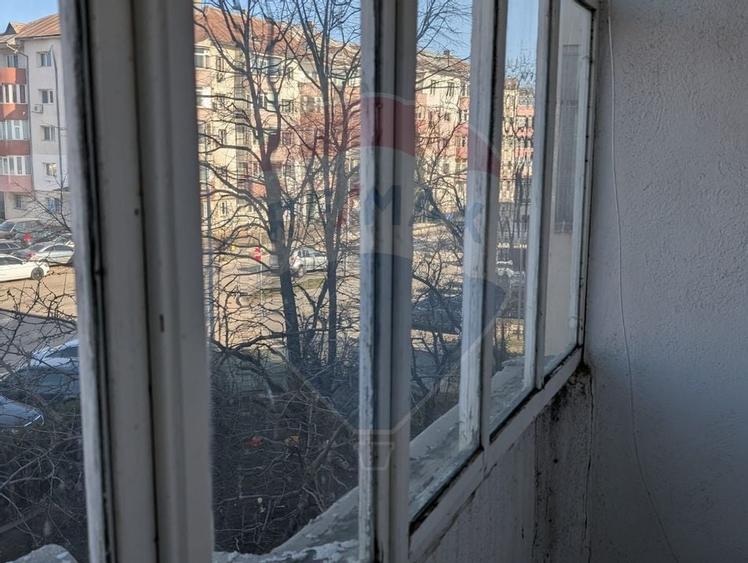 Apartament cu 3 camere de vânzare în zona Periferie - 3