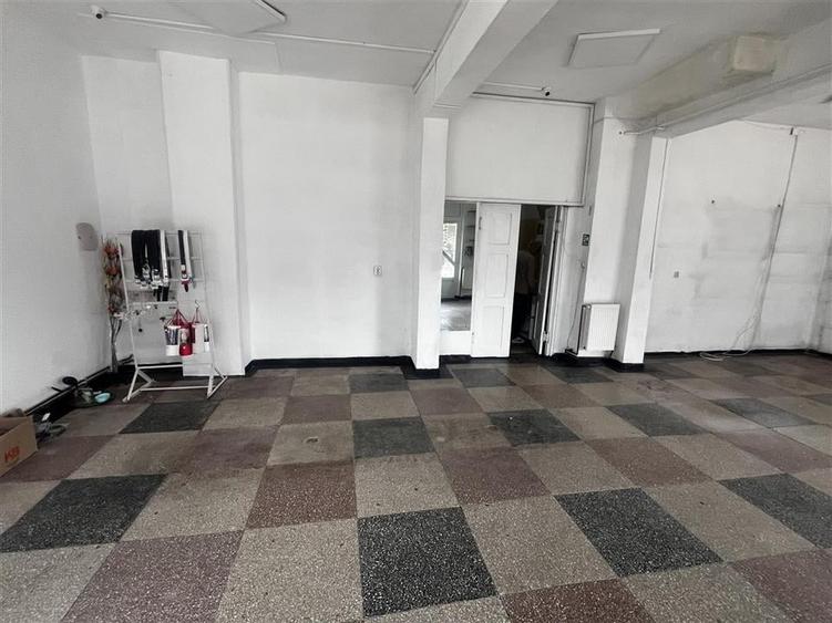 Spatiu comercial de 120 mp in Plopeni, zona cu vad . - 6
